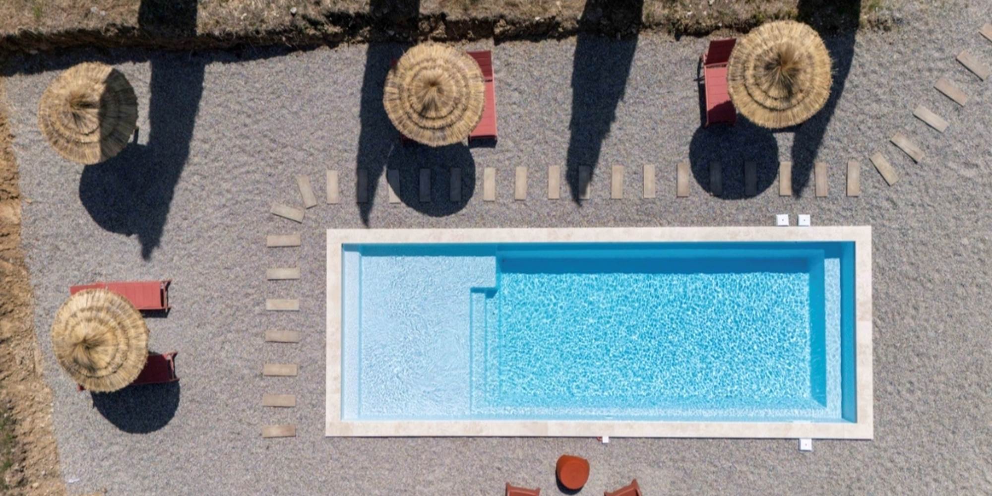 Piscine extérieure vue aérienne