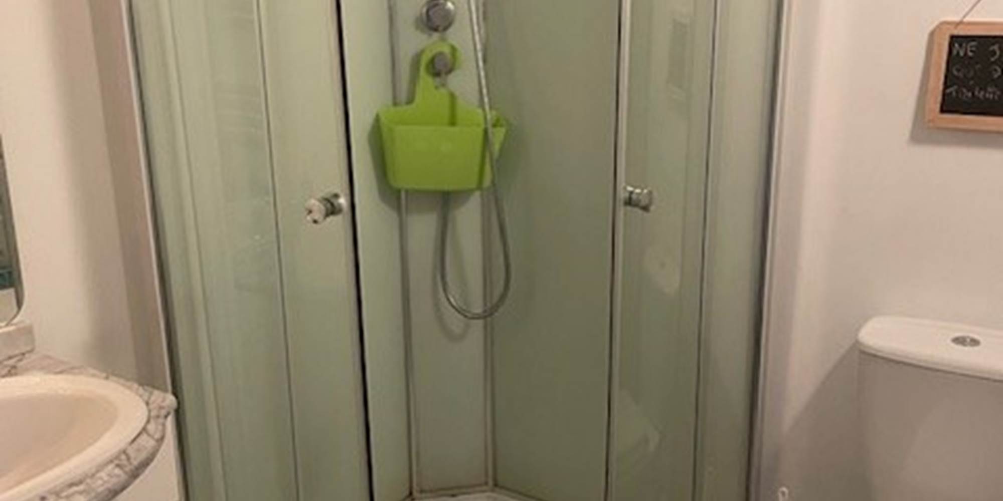 Shower room in Water Lilies