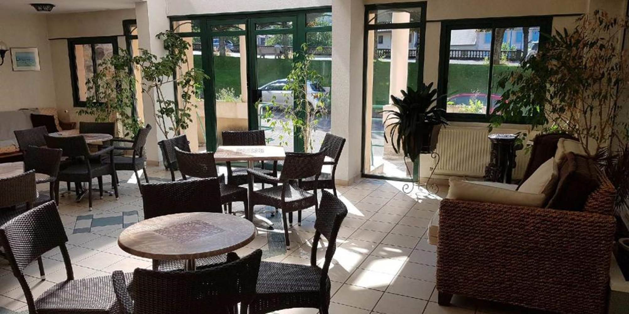 Au_Val_Dore_La_Bourboule_salon_verriere