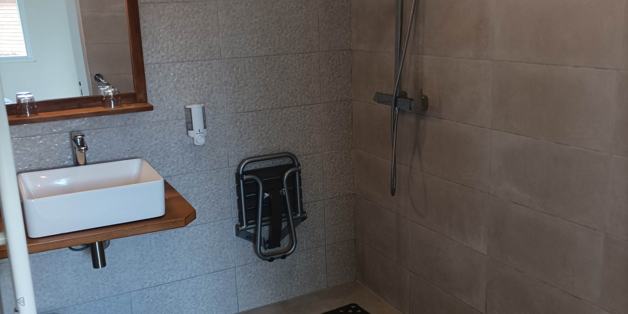 salle de bain PMR