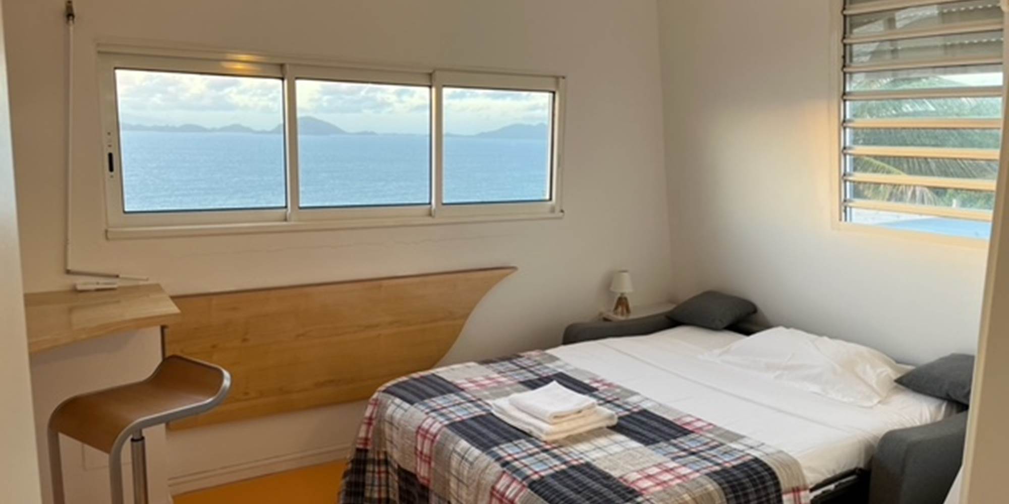 Chambre-Bureau avec canapé convertible