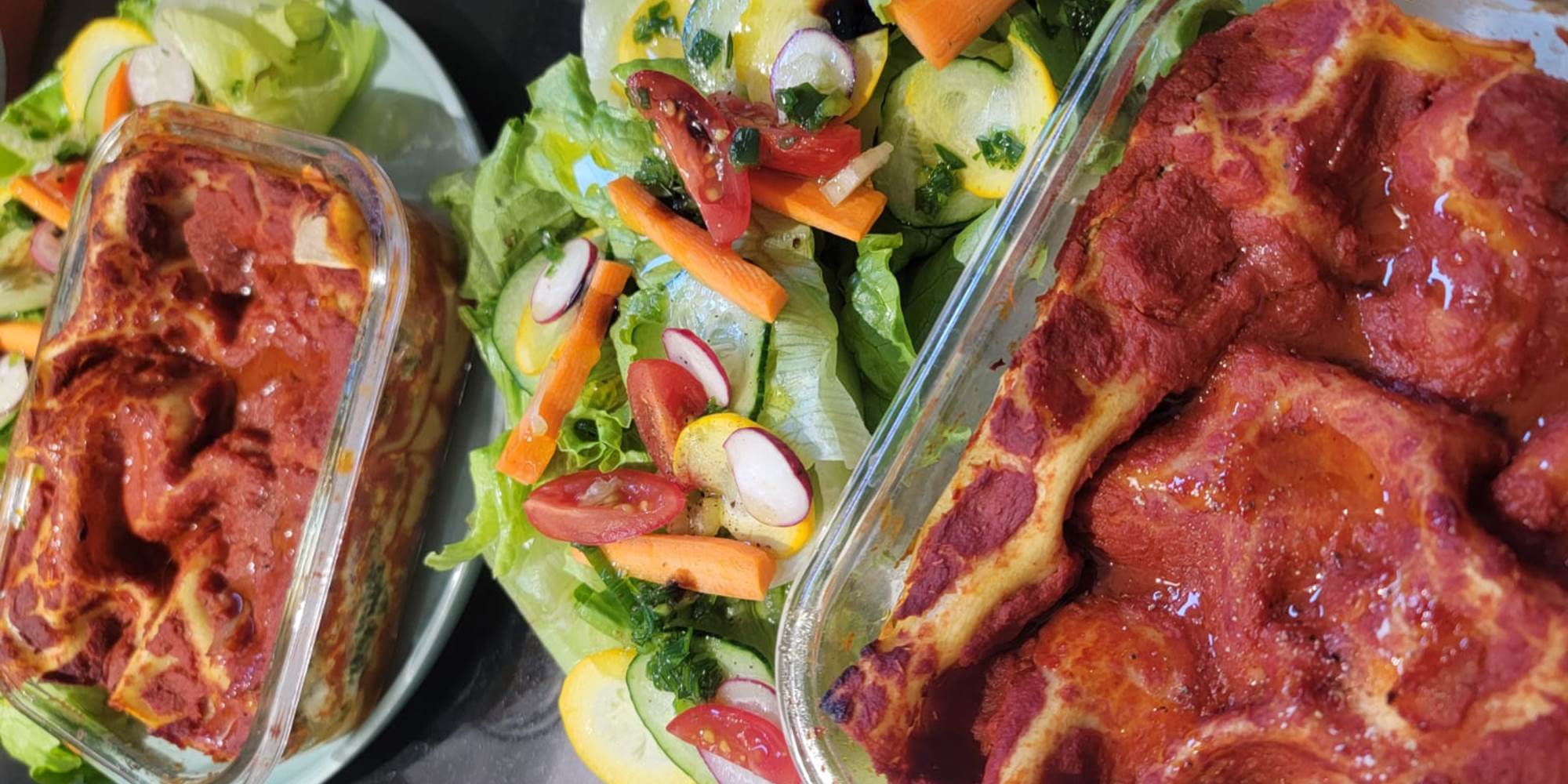 Spécialité culinaire corse : lasagnes au brocciu maison servies à la table d'hôtes du domaine.