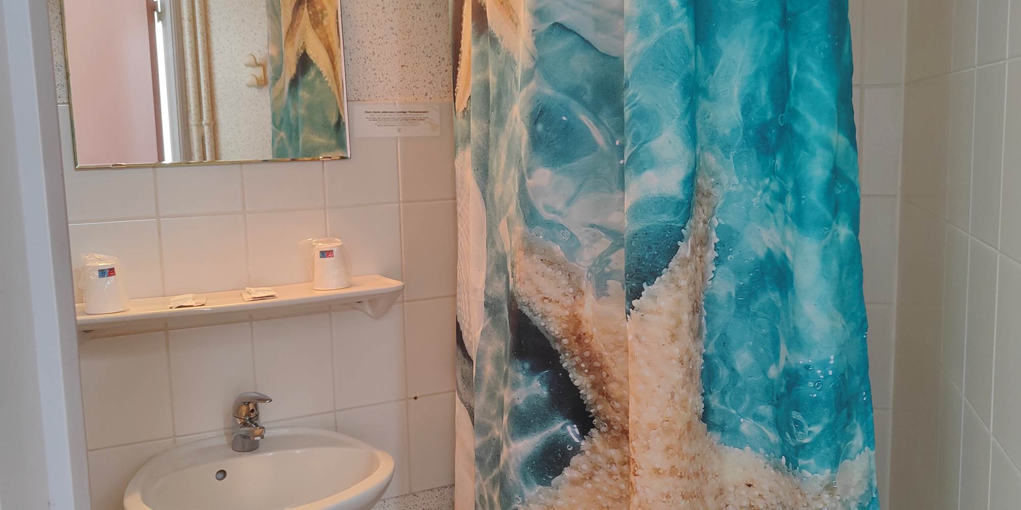 Au_Val_Dore_La_Bourboule_Chambre.Simple.Salle.d.eau