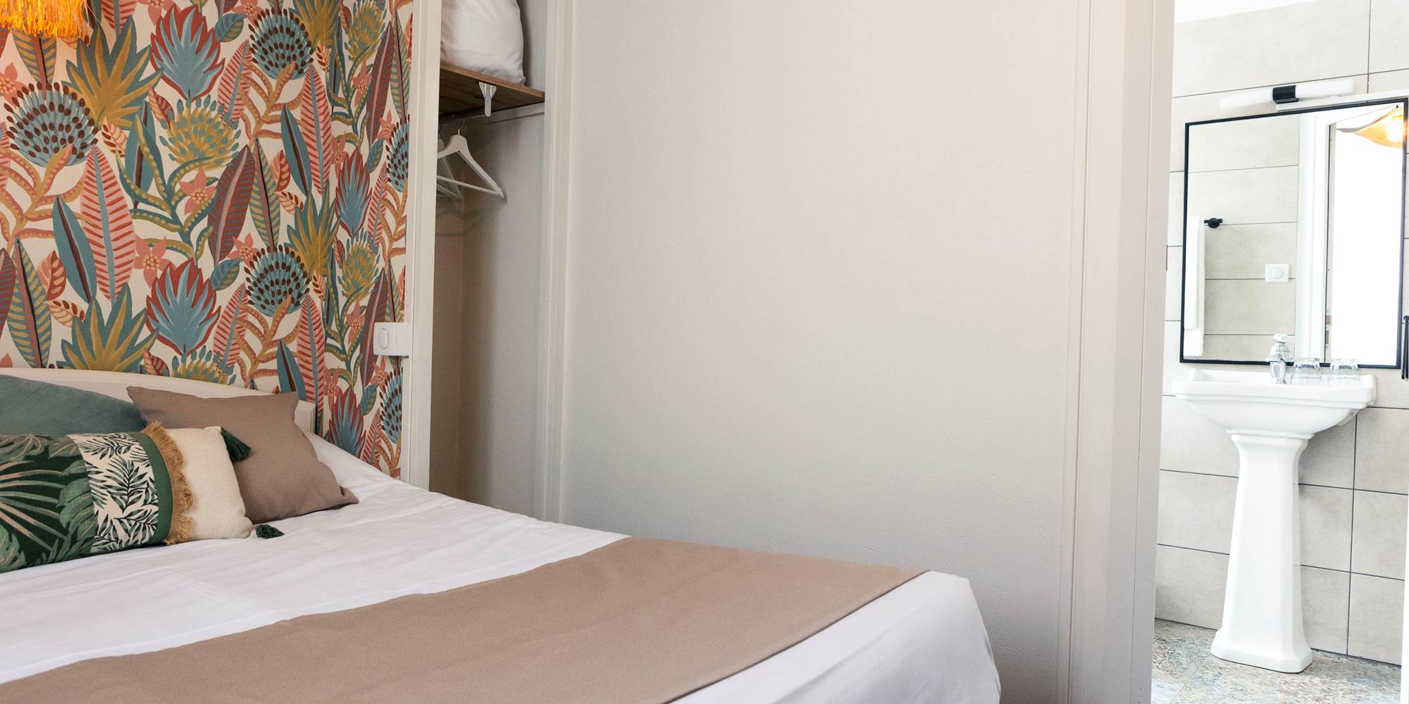 hotel La Villa Rose Marie Saint Brevin océan chambre familiale 4 personnes lit double lit superposé douche petit déjeuner diner restaurant terrasse sous les pins