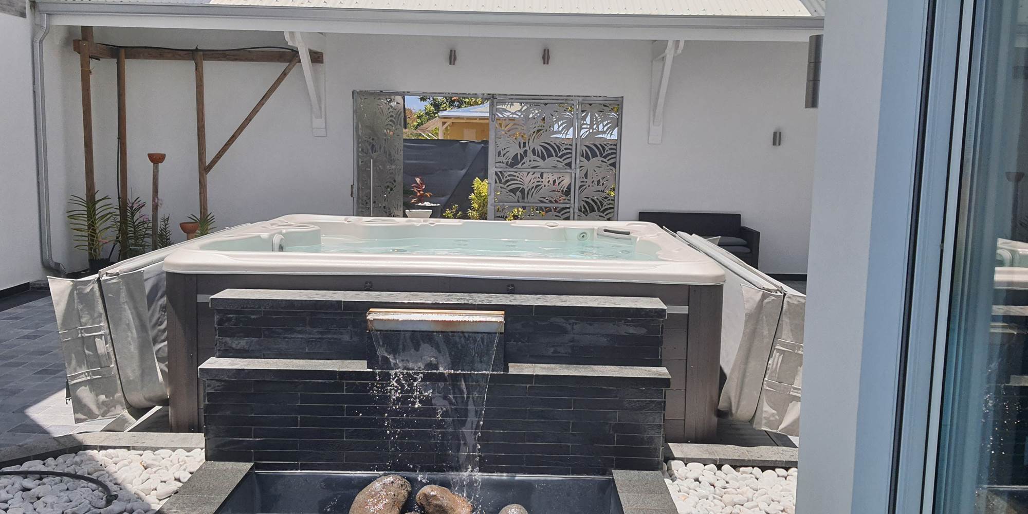 Jacuzzi avec cascade