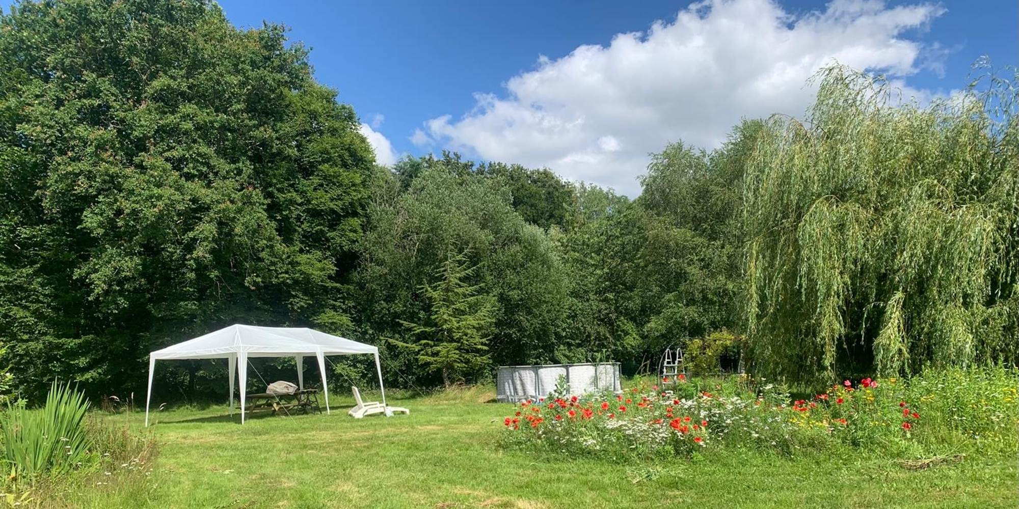 Extensive gardens for guests use