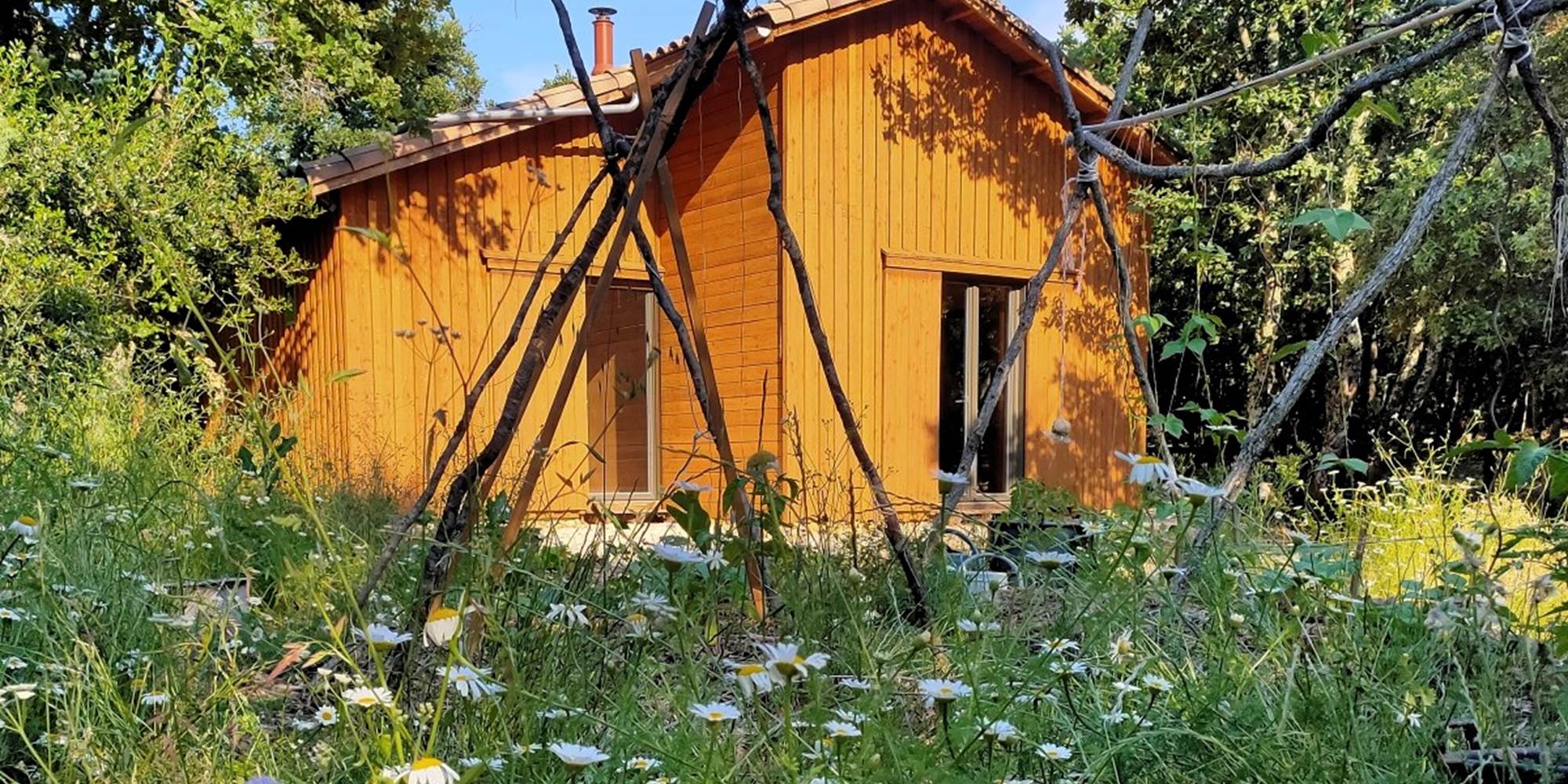 L'Ecogite 1000 Pailles vue du potager