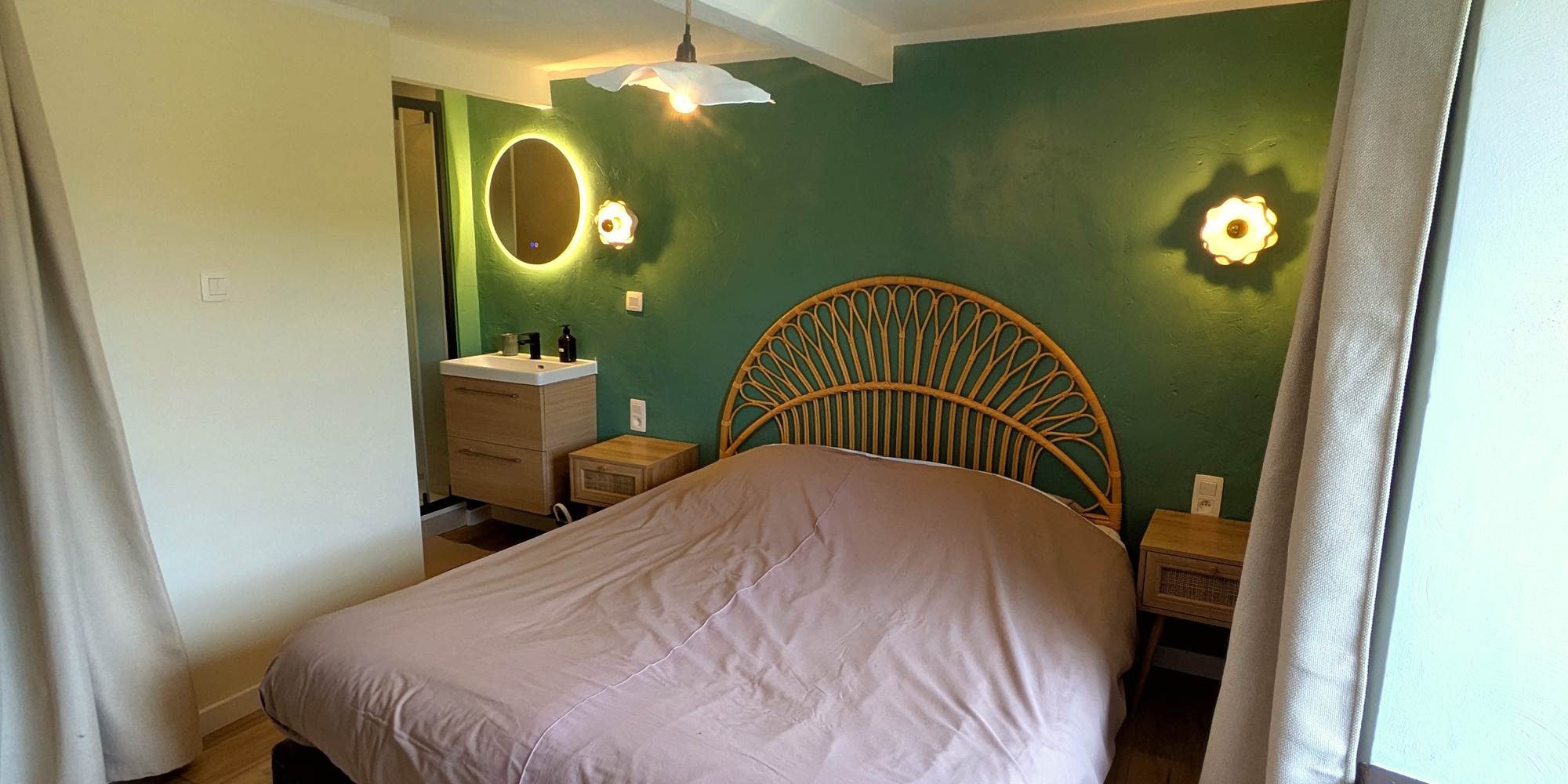 Elegant en-suite bedroom with queen size bed and modern walk-in shower in rural gîte