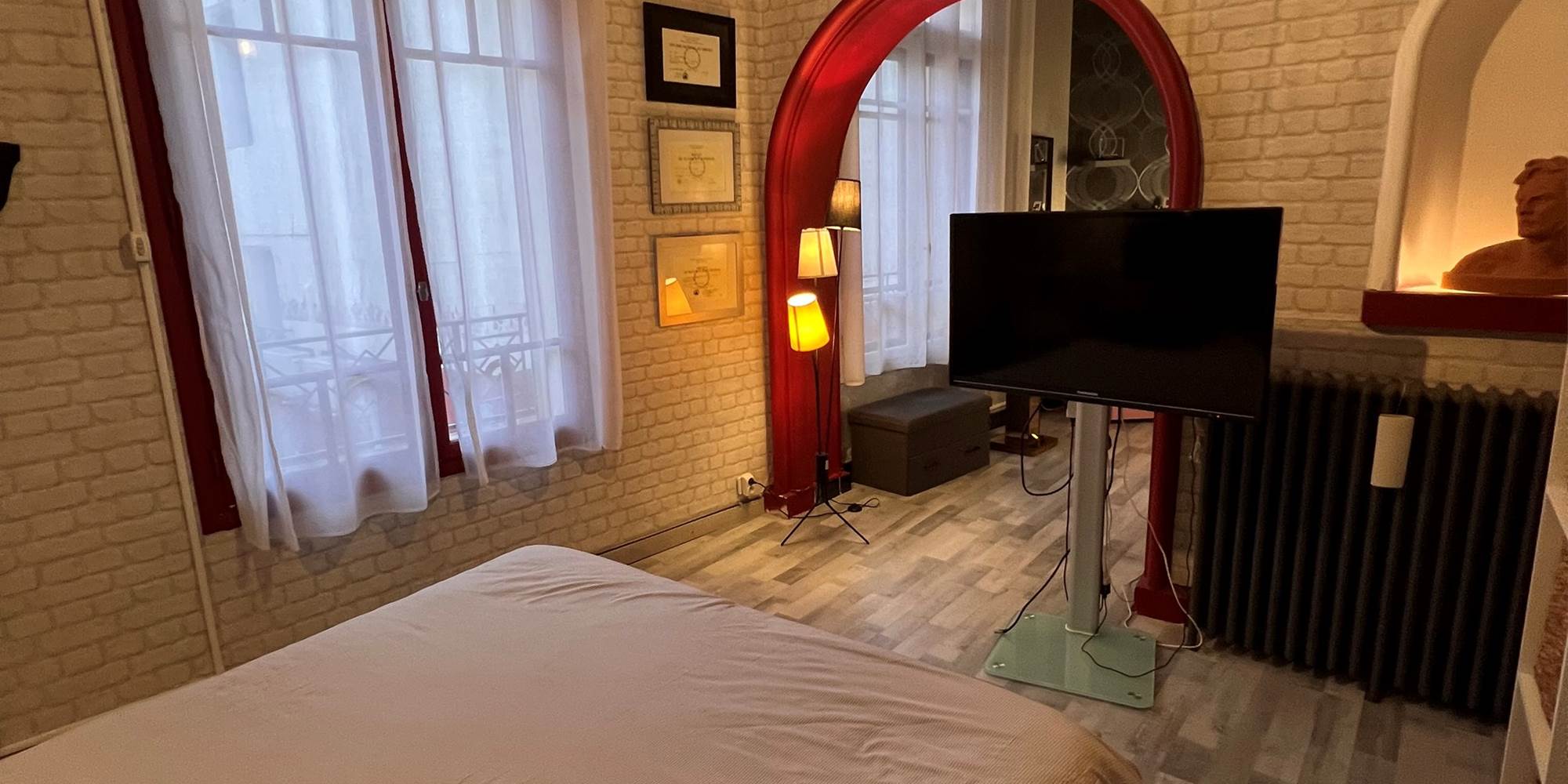 chambre équipée d'un ecran tv