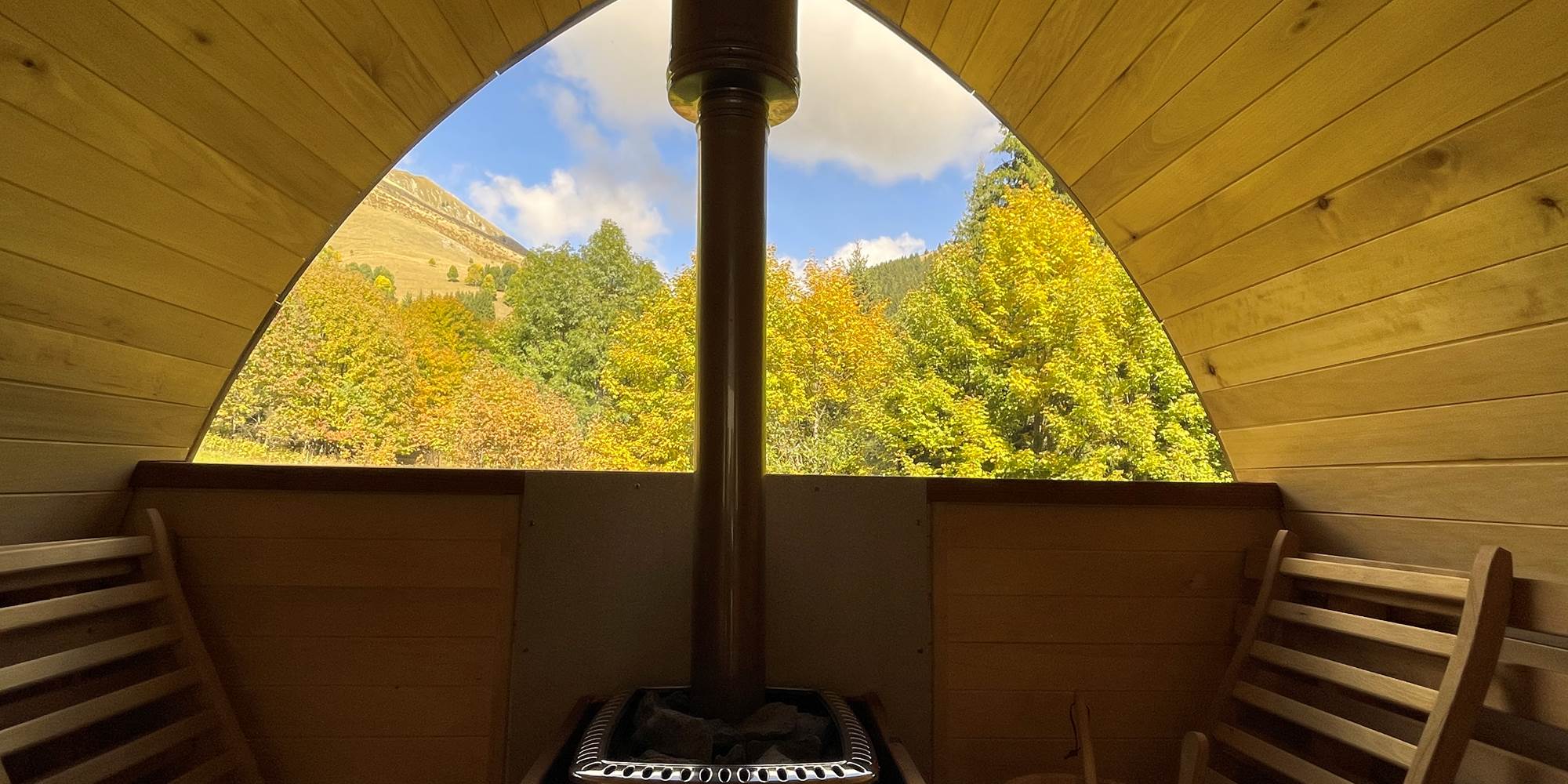 Sauna panoramique en automne
