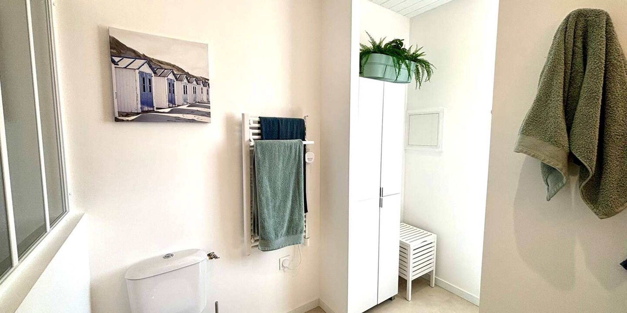 Maison Tantôt - salle de bain, wc, douche et double vasques