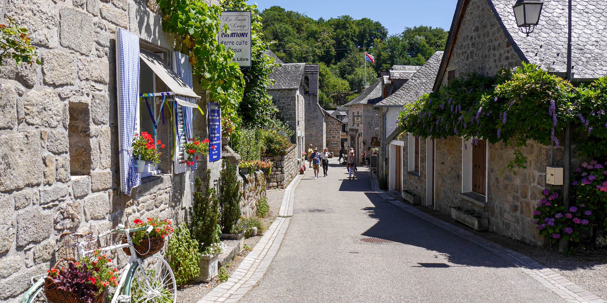 Hébergements "Le Chant des Sources" : Gîtes au calme, au coeur du village pittoresque de Gimel-les-Cascades.