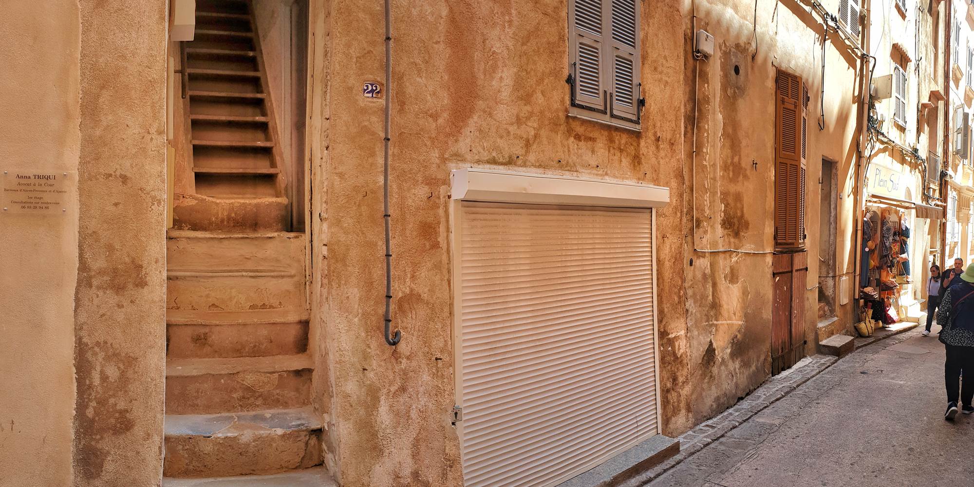 L'entrée de l'immeuble