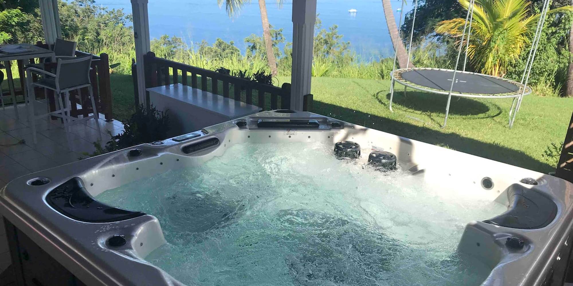 Jacuzzi sur terrasse des propriétaires accessible sur demande