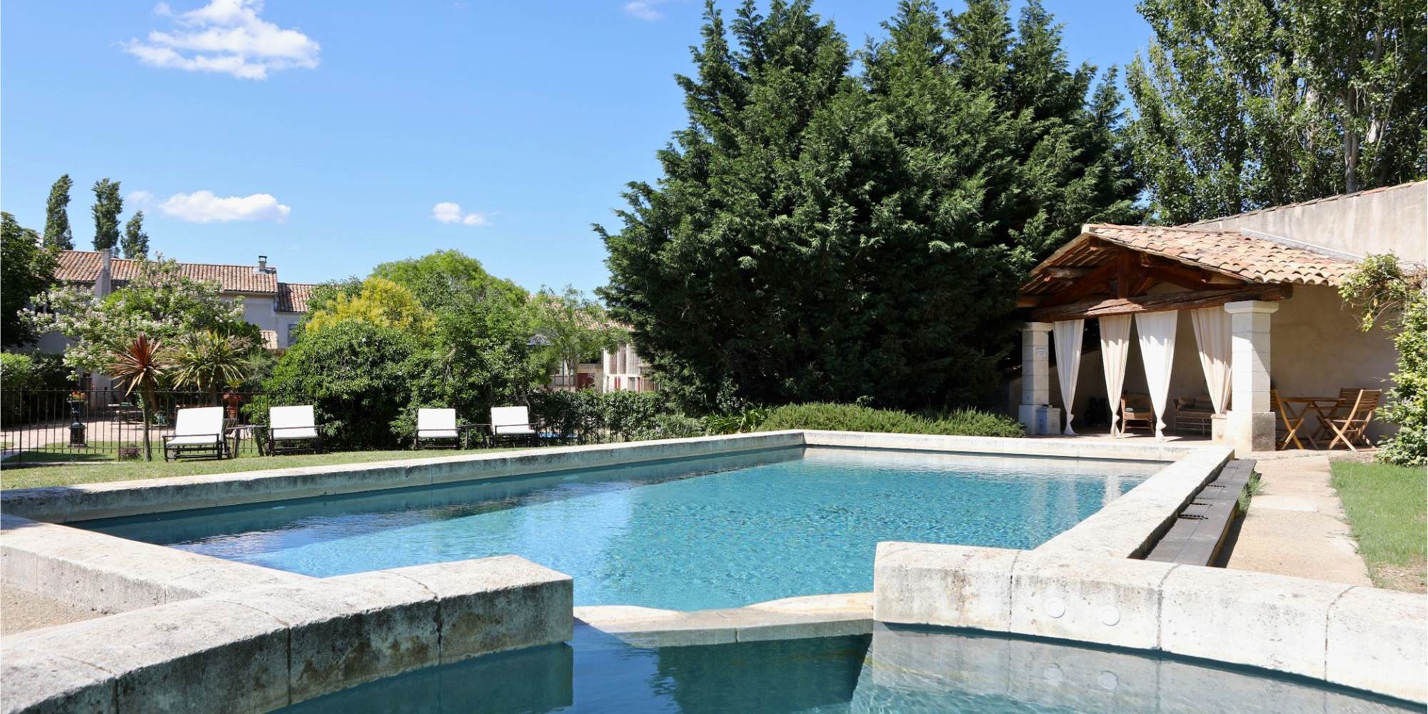 Maison d'hôtes et piscine en Provence