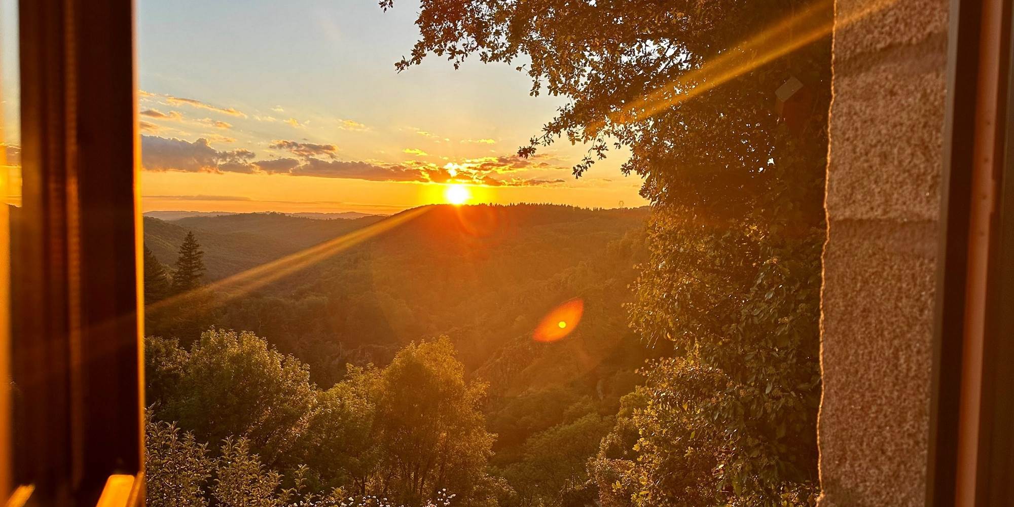 Chambre romantique avec Vue sur les Montagnes et la Vallée des Cascades. Couchers de soleil spectaculaires.