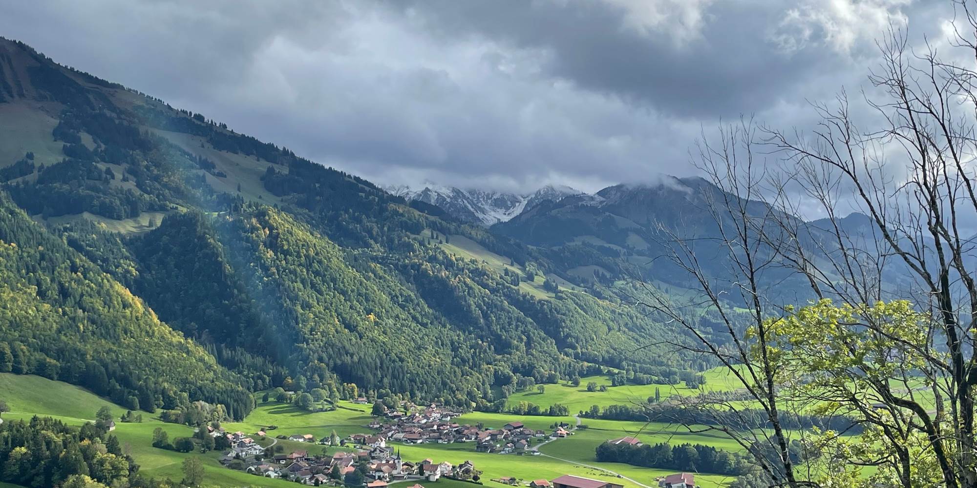 Vallée verdoyante automne en Gruyère