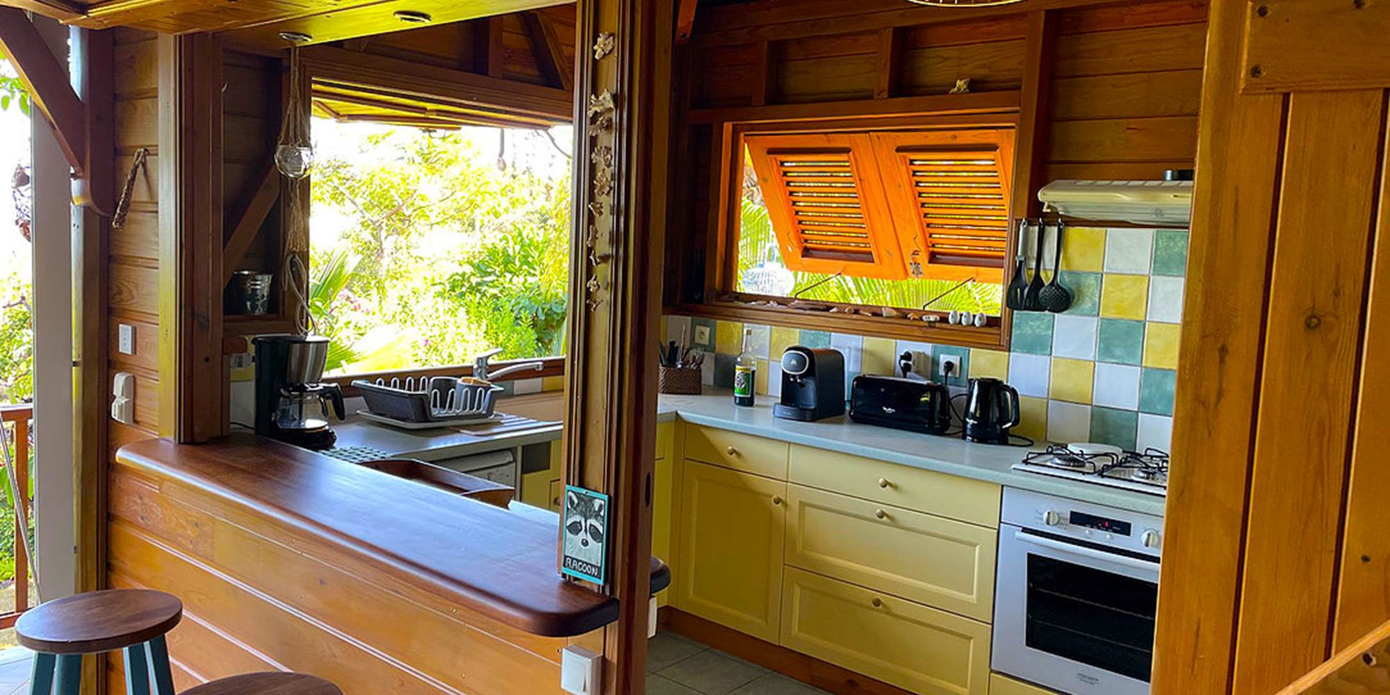 Cuisine et son bar ouvert