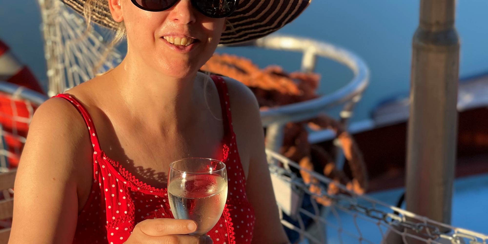 Un repas gourmand et rafraîchissant lors des Déjeuners Croisières de la Péniche Gaïa