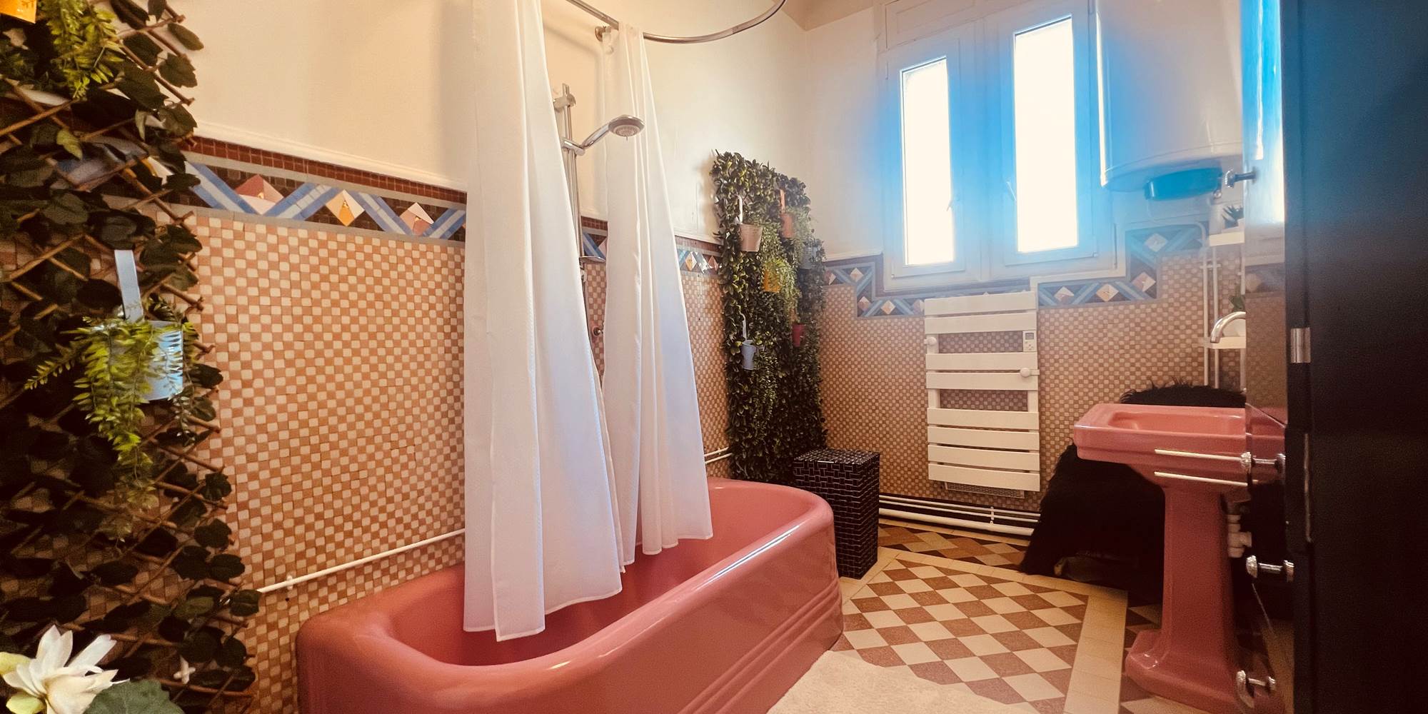 salle de bains spacieuse premier étage