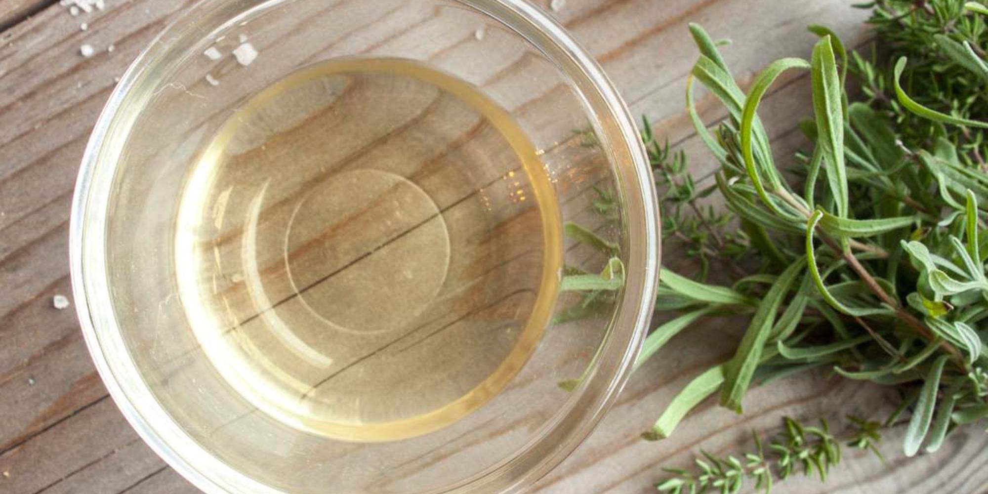 Vinaigre et herbes aromatiques