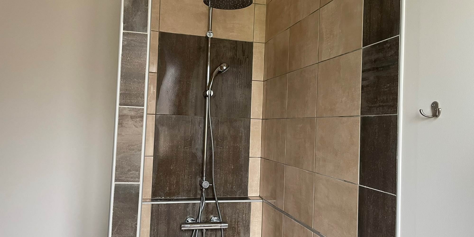 Photo de la  salle de bain de la Chambre Suisse - Chambres d'hôtes La Grange Richard à Dinsac