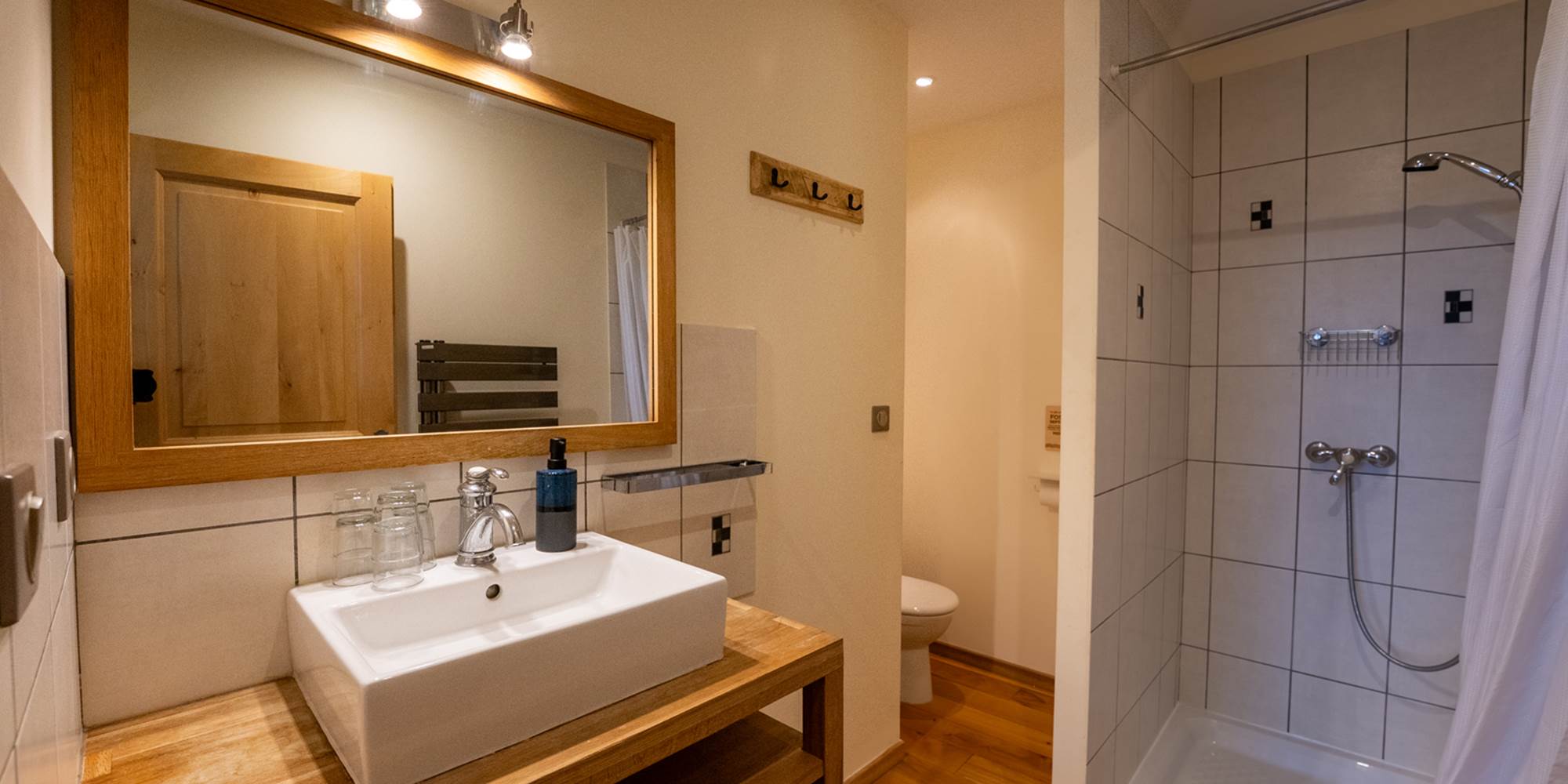 LE CHÂTEAU - étage - salle d'eau Chmabre HORTUS