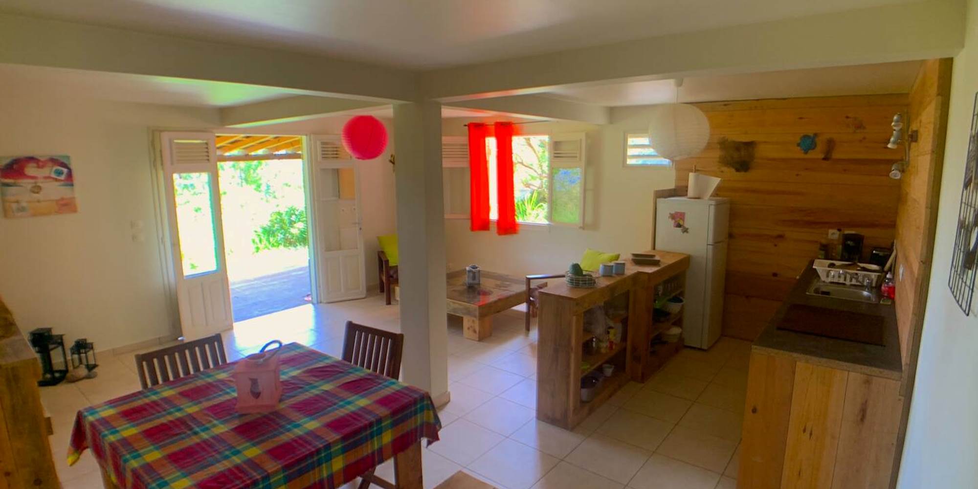 Grand séjour ouvert sur la terrasse