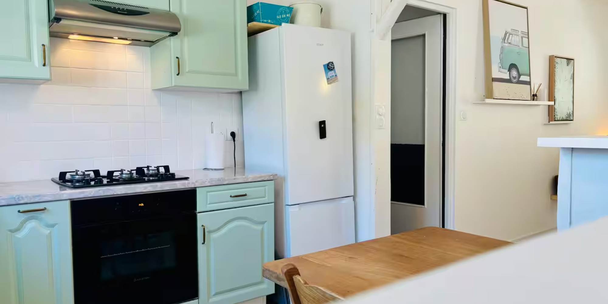 Maison Tantôt - cuisine, réfrigérateur, congélateur