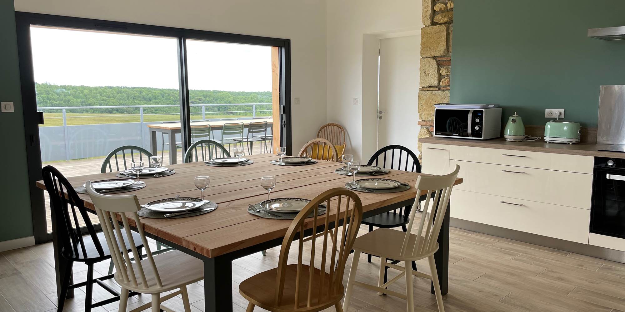 cuisine salle à manger avec accès direct à la terrasse