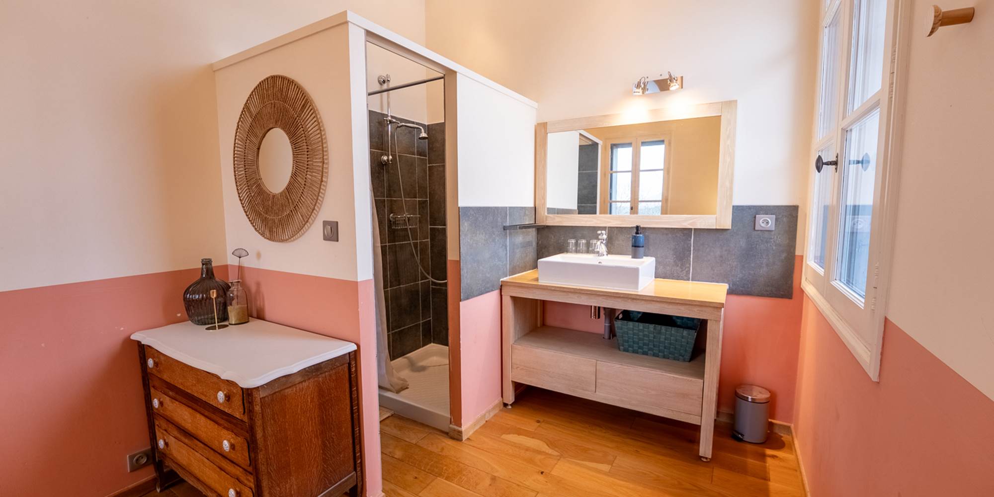 LE CHÂTEAU - étage - salle d'eau Chambre BUEGES