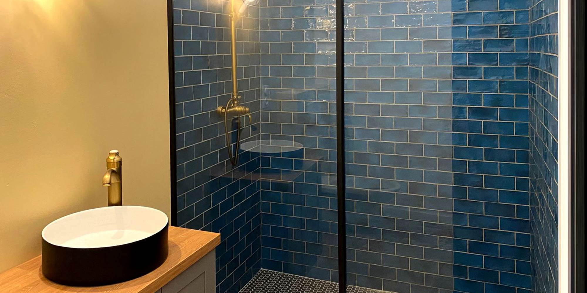 L'AUBERGE DU RANC : salle de bain chambre Ficelle