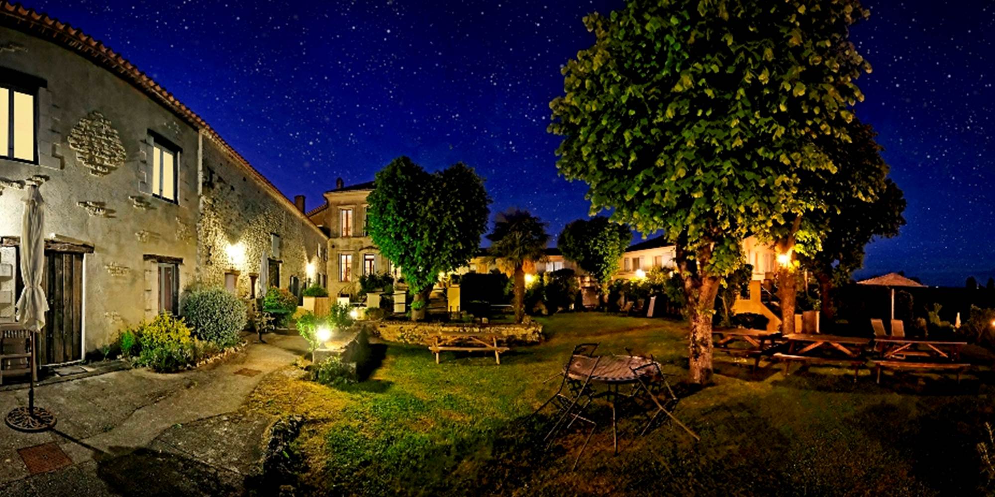 Domaine La Fontaine 'by night'