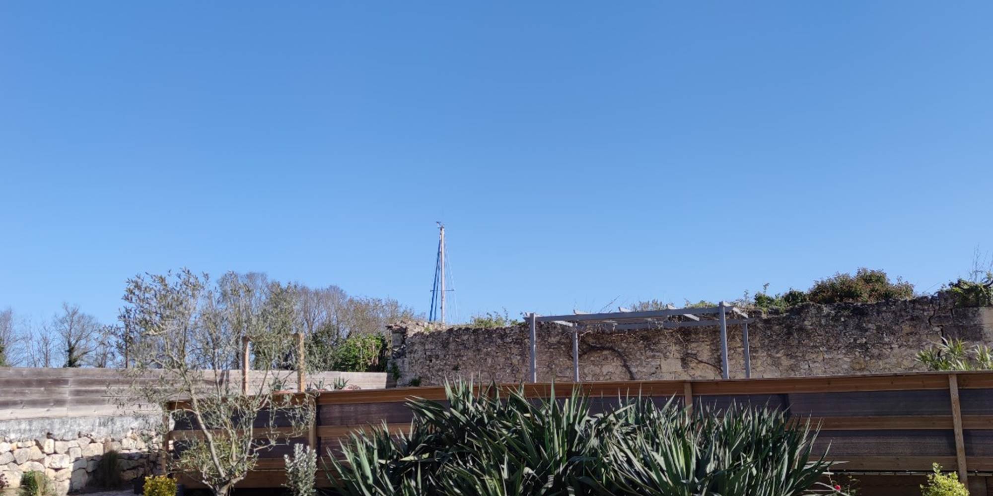 Le jardin côté piscine