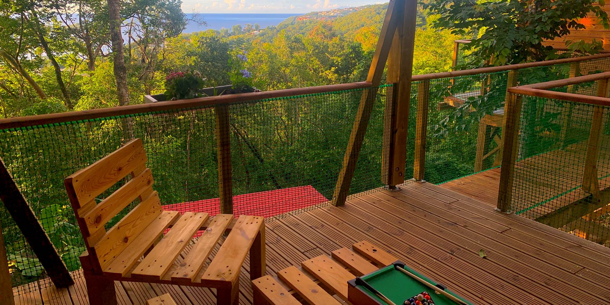 Carbet détente au coeur de la forêt et vue mer
