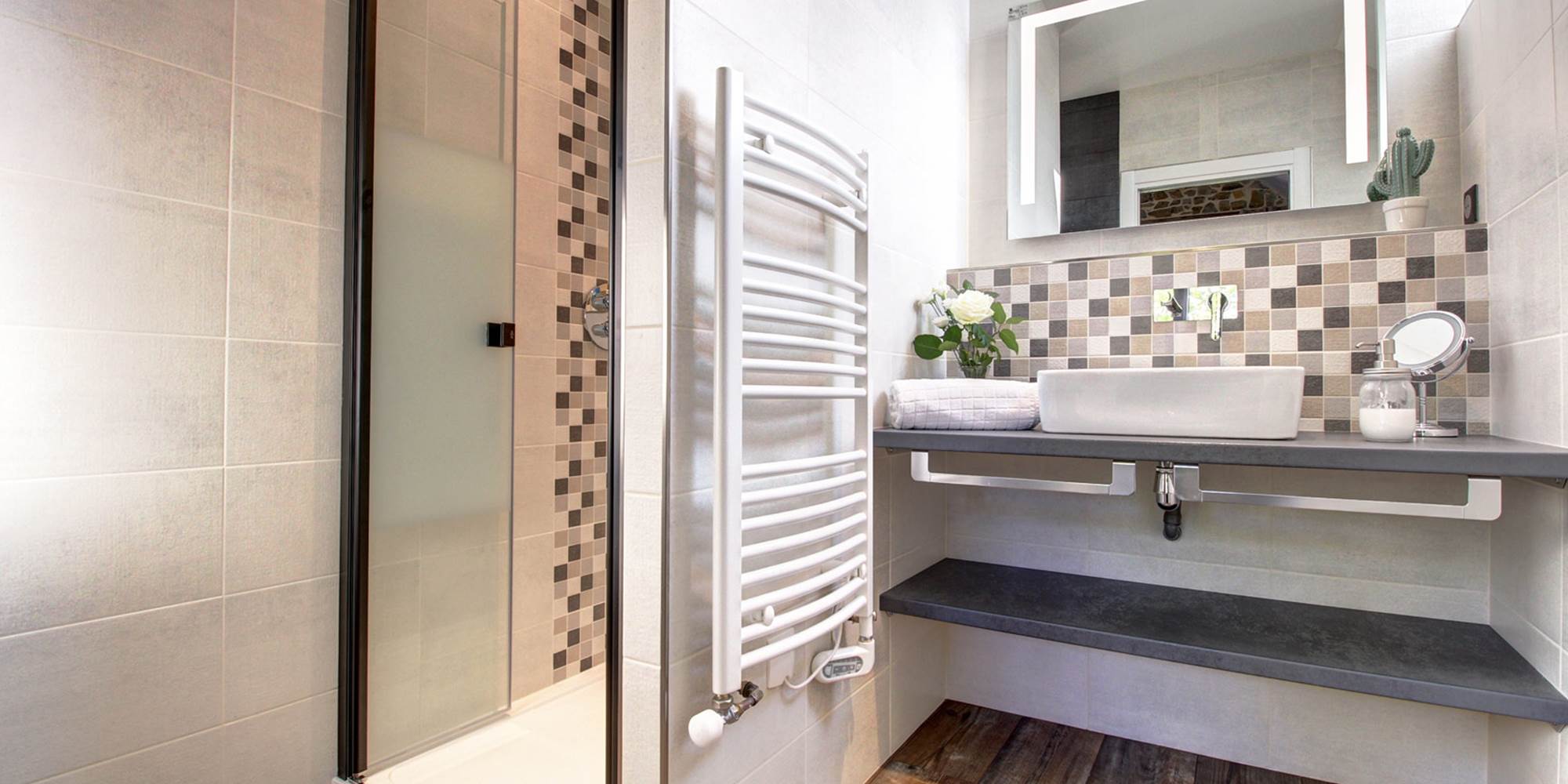 grande salle de bain douche italienne