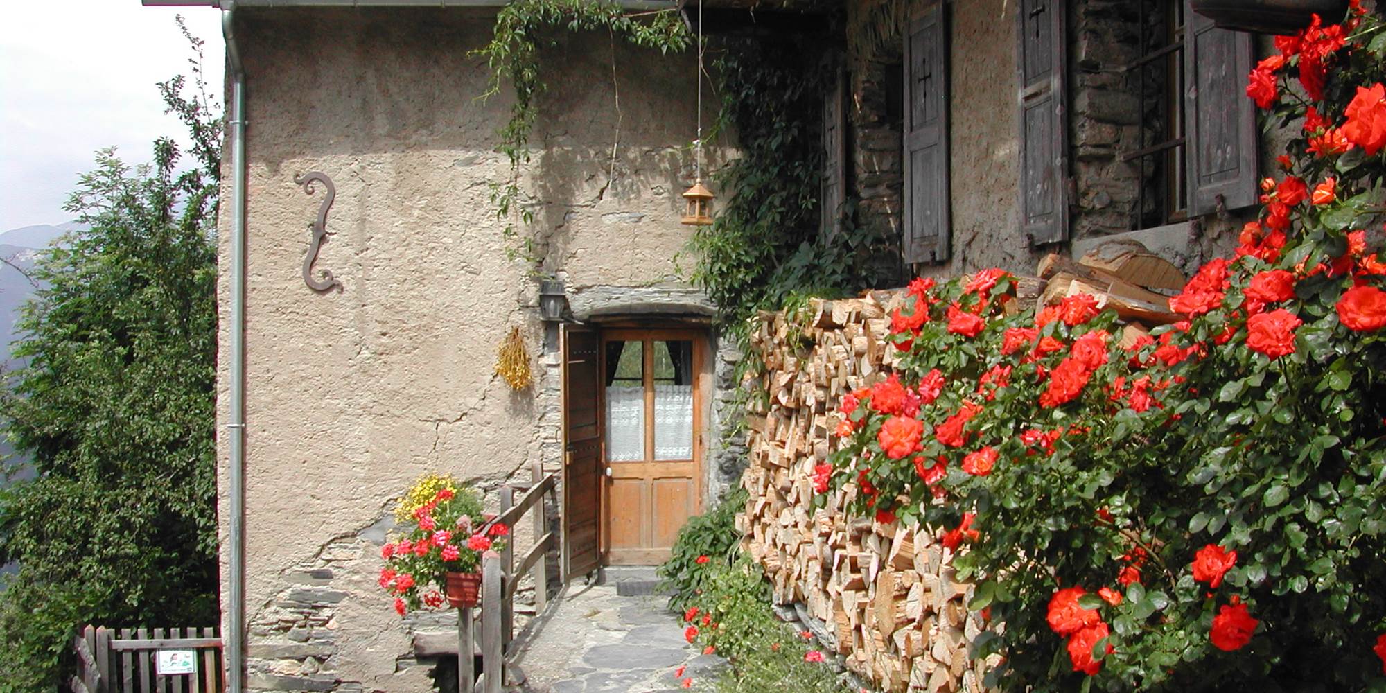 Entrée du gîte été.
