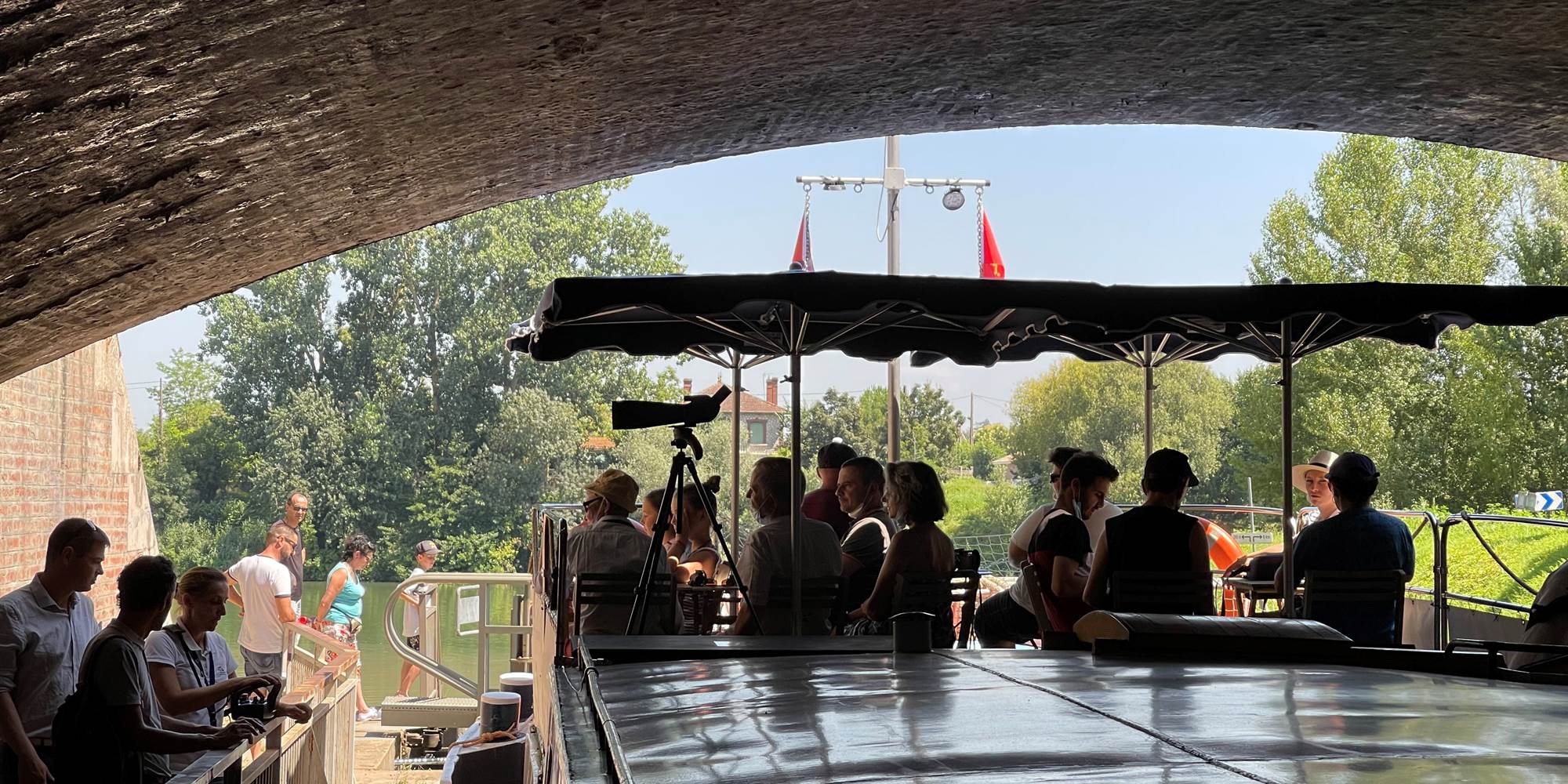 Passage de la double écluse du Tarn à Montauban