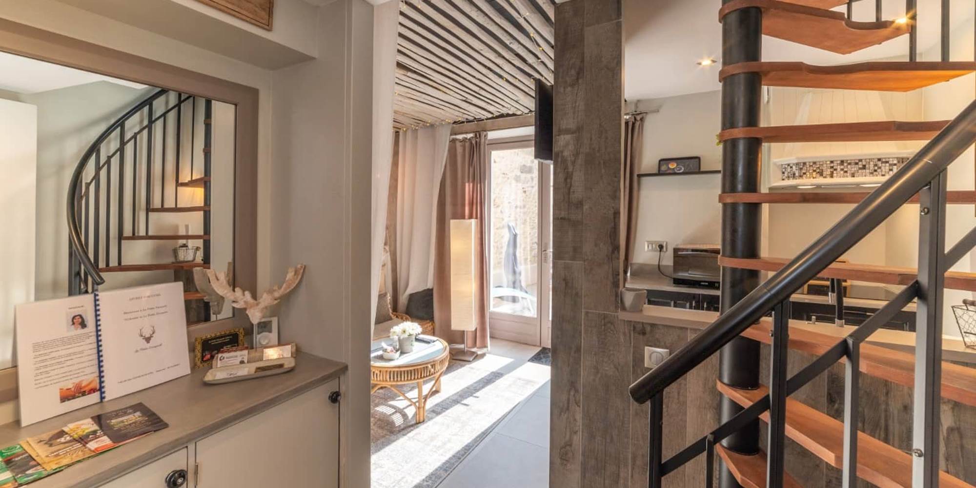 l'entree et le salon