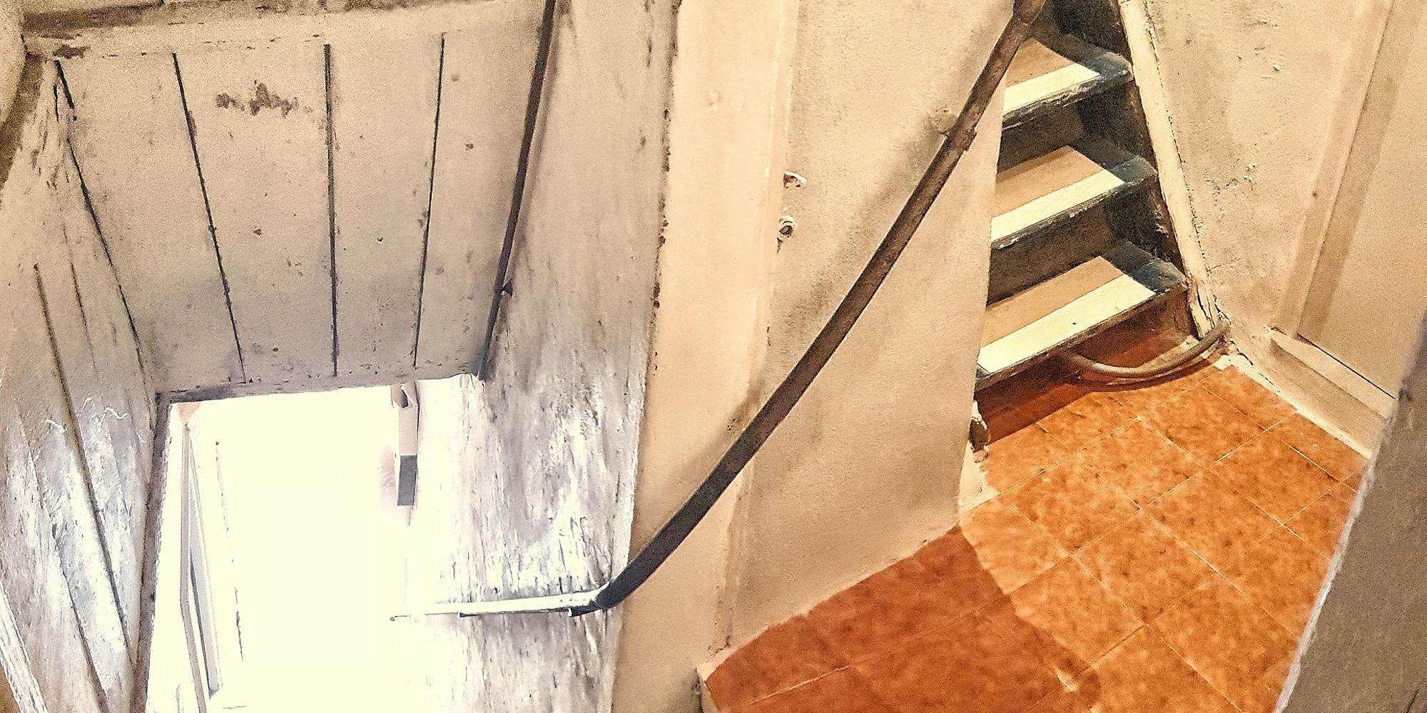 Les escalier typiques bonifaciens. Ils sont trés pointus et nous ne les conseillons pas aux personnes à mobilité réduites et aux valises très encombrantes.