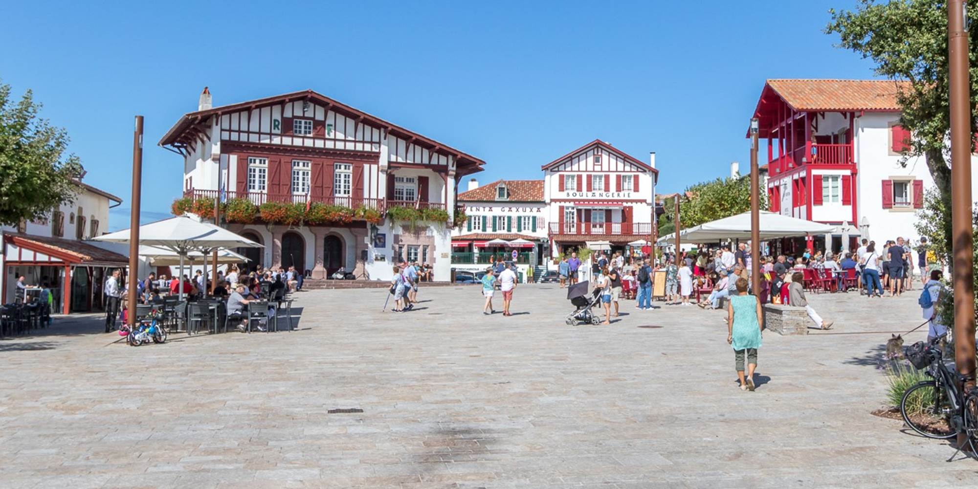 Hotel Elissaldia, Vue Sur la Place du Village