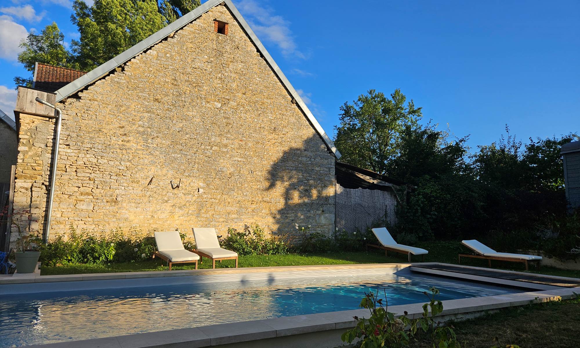 piscine et transats