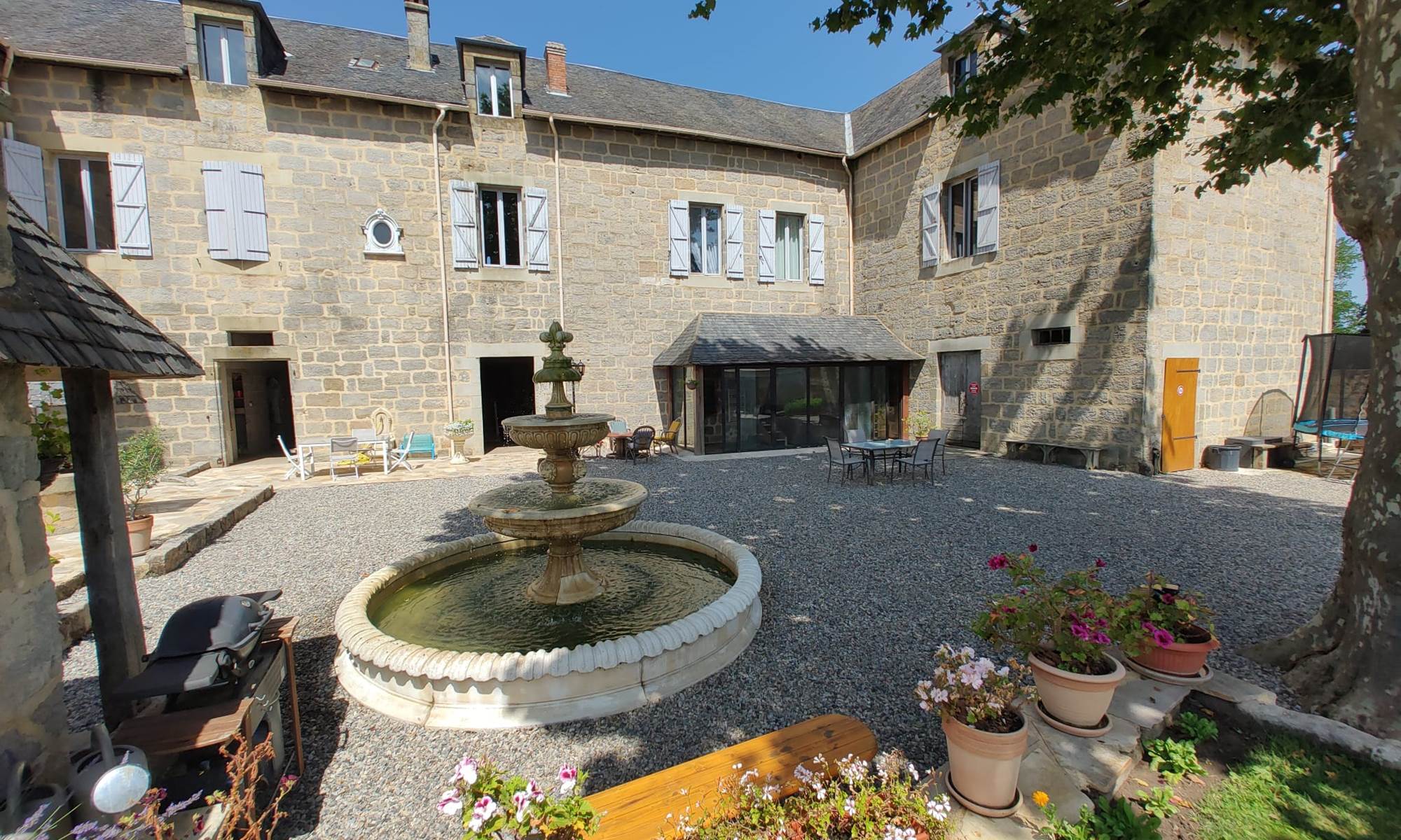 Cour des Dépendances-galerie