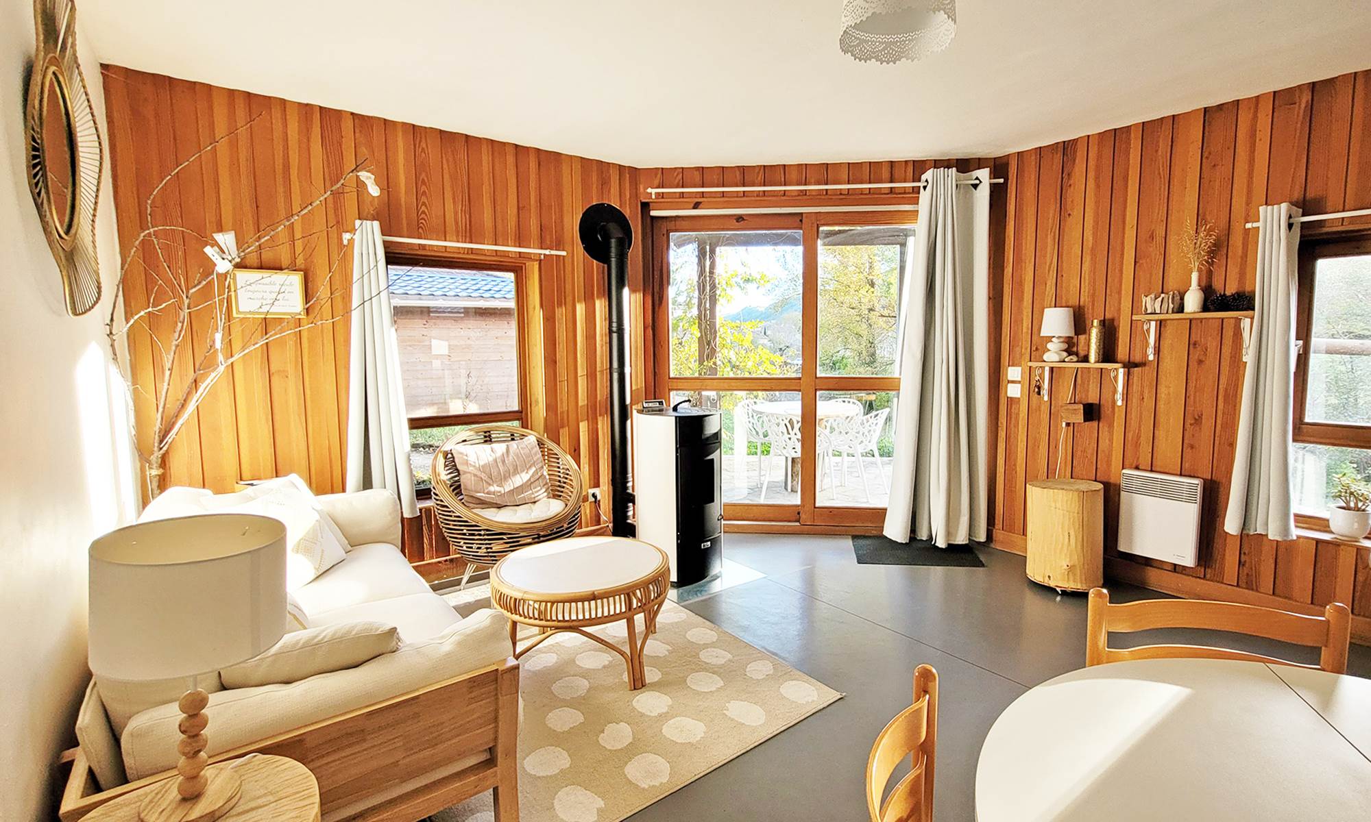 salon-chalet-pelardon-poele-3-page