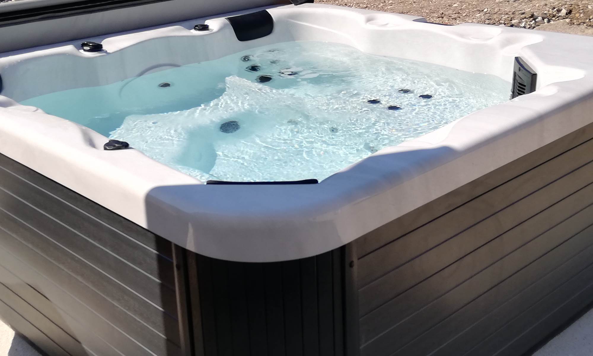 gîte avec spa sur  terrasse extérieure.-galerie