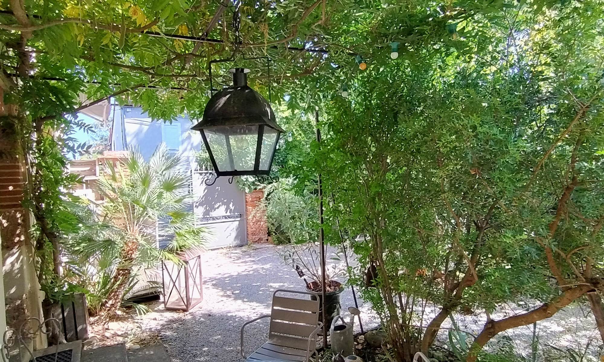 16-bis-gite-hotel-marssac-jardin-glycinne-galerie