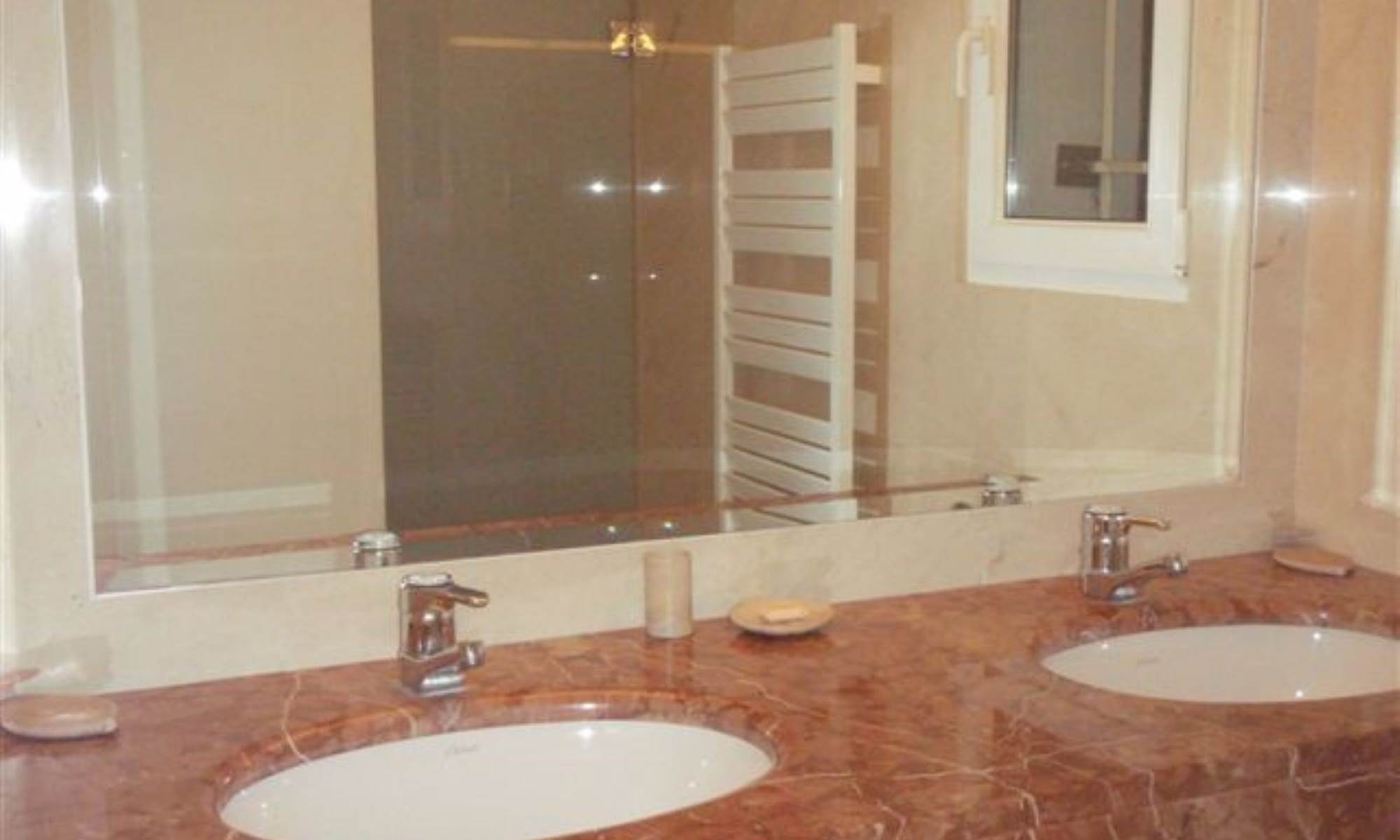 SALLE DE BAINS R.D.C. MAISON