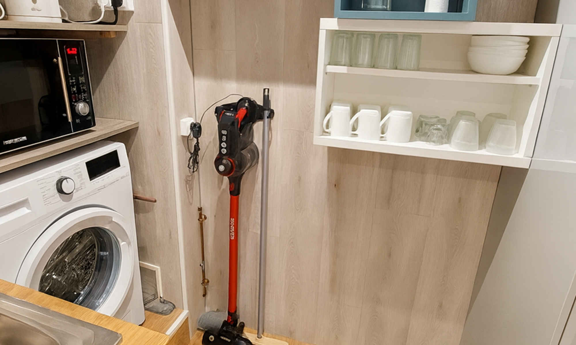 Espace repas SK-PADE – aspirateur- machine à laver - ambiance chaleureuse et vue montagne.-galerie