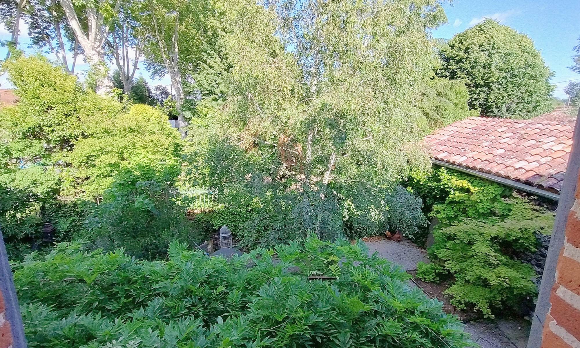 16-bis-gite-hotel-marssac-vue-jardin-galerie