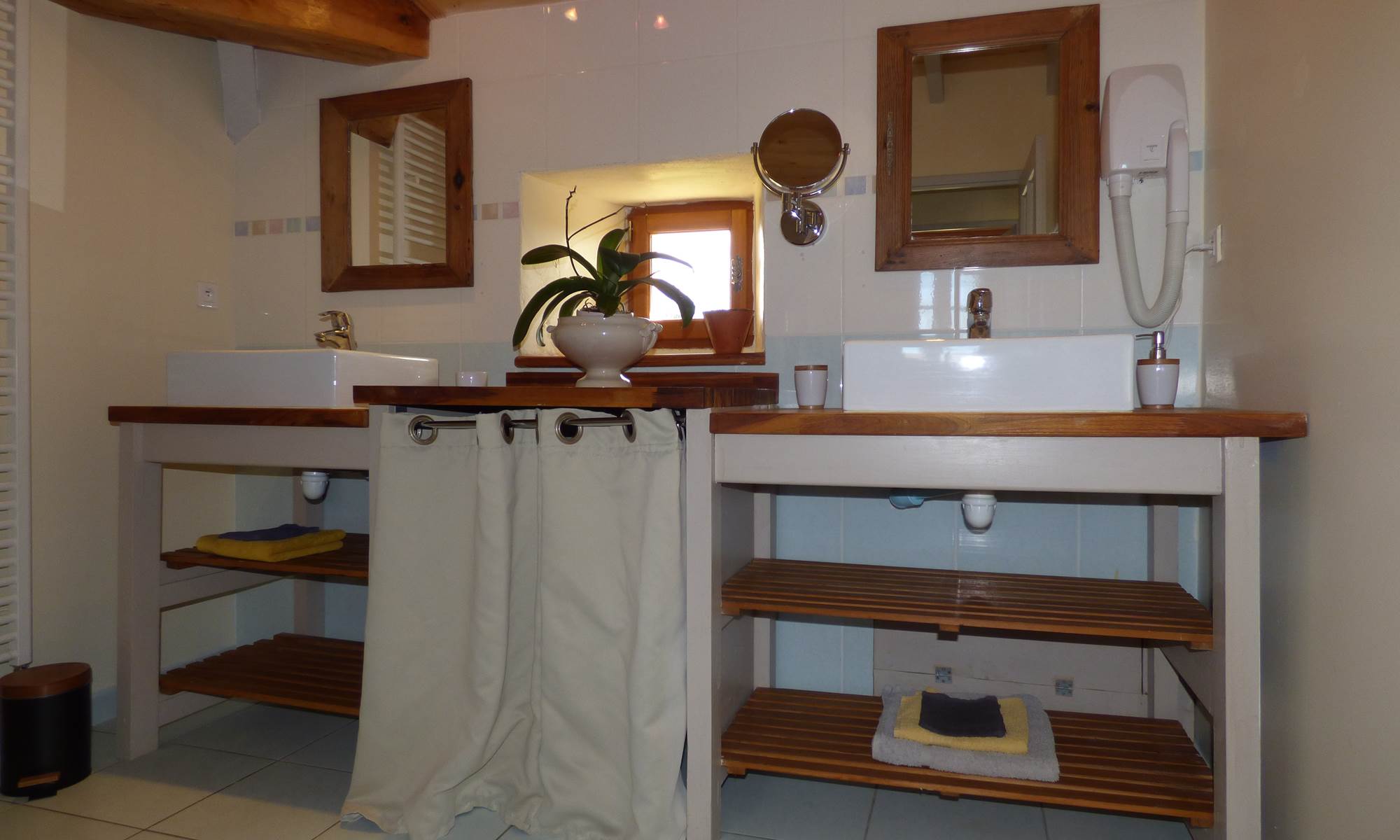 BRITAVIT Suite Familia Salle d'eau-page